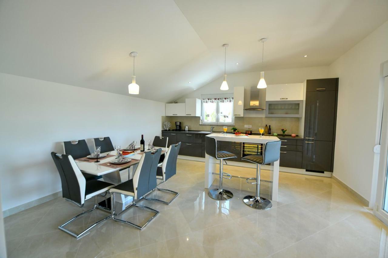 Cambi Lux Apartment Otok  Extérieur photo